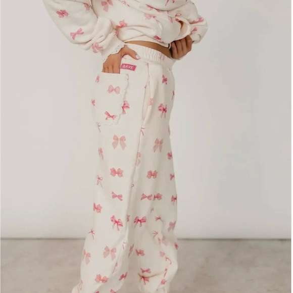 Ampersand Ave comfort zone joggers bows - pretty in pink - Picture 5 of 6
